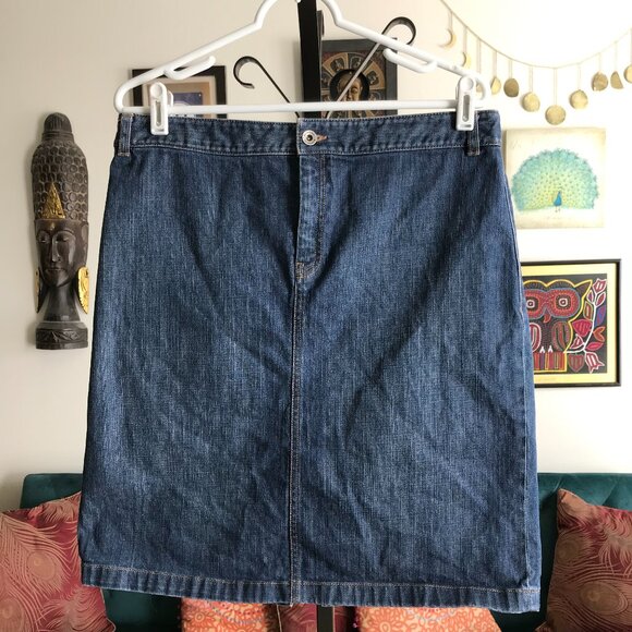 BANANA REPUBLIC size 14 Stretch Blue Denim Flap Pockets Straight Jean Skirt - Picture 1 of 4